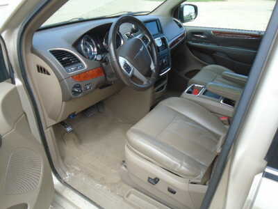 2014 Chrysler Town & Country, $4900. Photo 10