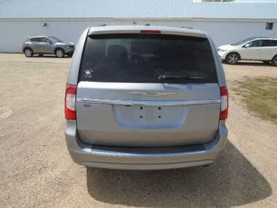 2015 Chrysler Town & Country, $5900. Photo 3