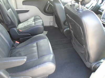 2015 Chrysler Town & Country, $5900. Photo 7