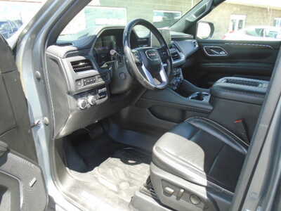 2021 GMC Yukon XL, $31900. Photo 11