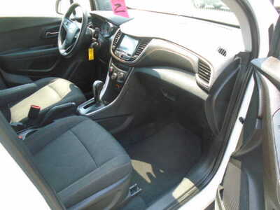 2017 Chevrolet Trax, $6500. Photo 7
