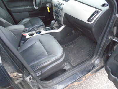 2011 Ford Focus, $1000. Photo 9
