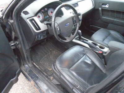 2011 Ford Focus, $1000. Photo 10