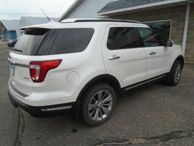 2018 Ford Explorer, $8900. Photo 4
