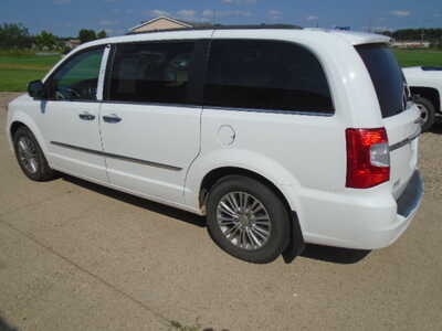2014 Chrysler Town & Country, $3900. Photo 2