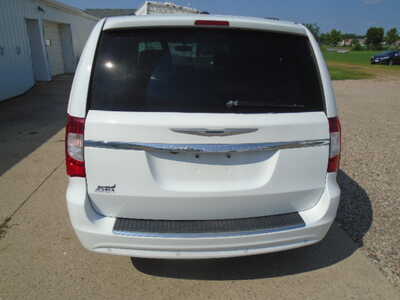 2014 Chrysler Town & Country, $3900. Photo 3