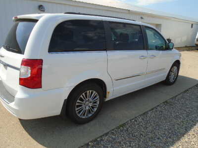 2014 Chrysler Town & Country, $3900. Photo 4