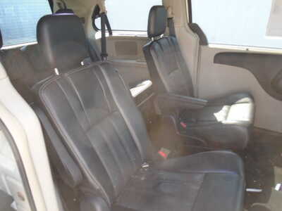 2014 Chrysler Town & Country, $3900. Photo 7