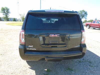 2017 GMC Yukon, $17900. Photo 3