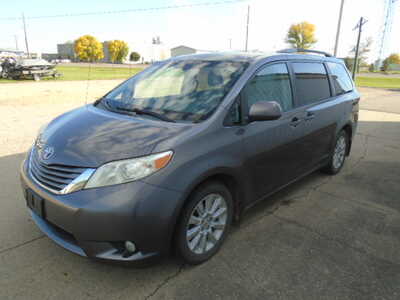 2013 Toyota Sienna, $5900. Photo 1