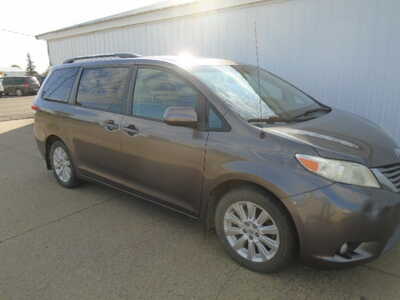 2013 Toyota Sienna, $5900. Photo 5