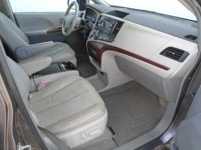 2013 Toyota Sienna, $5900. Photo 6