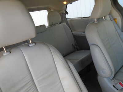 2013 Toyota Sienna, $5900. Photo 9