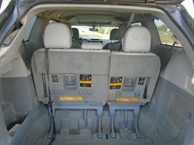 2013 Toyota Sienna, $5900. Photo 10