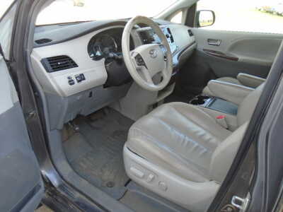 2013 Toyota Sienna, $5900. Photo 11