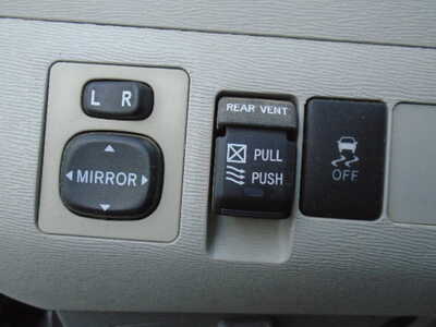 2013 Toyota Sienna, $5900. Photo 12