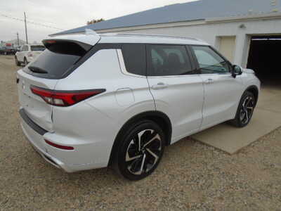 2022 Mitsubishi Outlander, $14900. Photo 5
