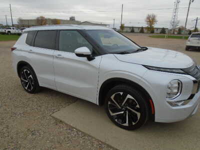 2022 Mitsubishi Outlander, $14900. Photo 6