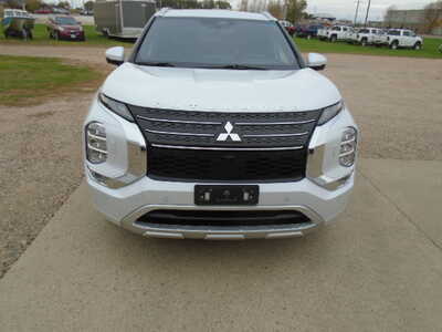 2022 Mitsubishi Outlander, $14900. Photo 7