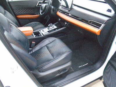 2022 Mitsubishi Outlander, $14900. Photo 9