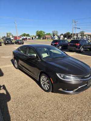 2015 Chrysler 200, $7990. Photo 1