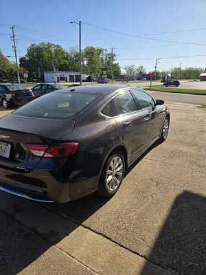 2015 Chrysler 200, $7990. Photo 2