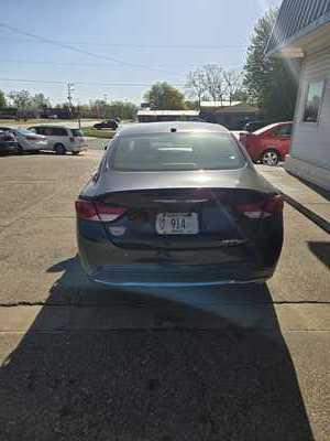 2015 Chrysler 200, $7990. Photo 3