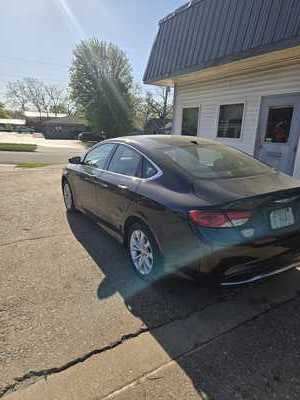 2015 Chrysler 200, $7990. Photo 4