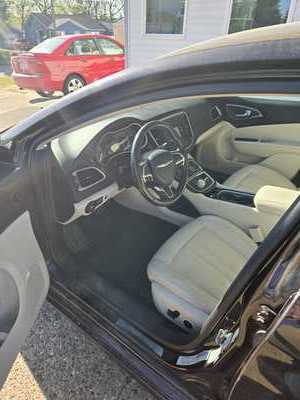 2015 Chrysler 200, $7990. Photo 5