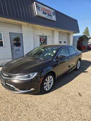 2015 Chrysler 200, $7990. Photo 6