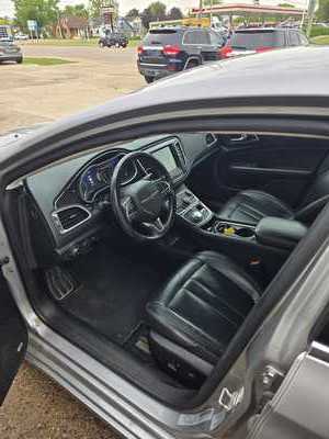 2015 Chrysler 200, $10990. Photo 2