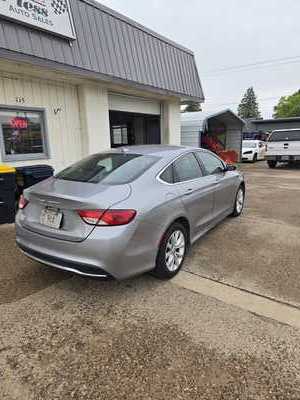 2015 Chrysler 200, $10990. Photo 5
