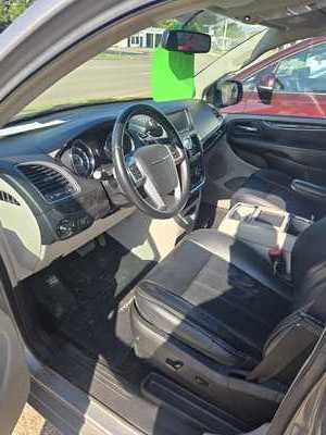 2014 Chrysler Town & Country, $5990. Photo 5