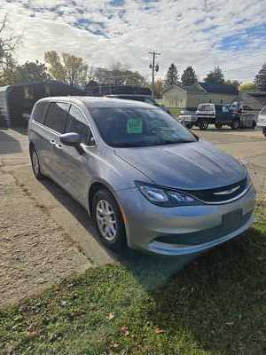 2017 Chrysler Pacifica, $8990. Photo 2