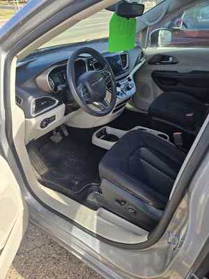 2017 Chrysler Pacifica, $8990. Photo 5