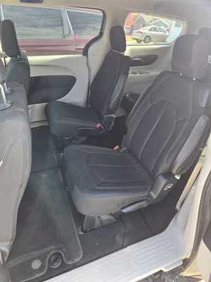 2017 Chrysler Pacifica, $8990. Photo 6