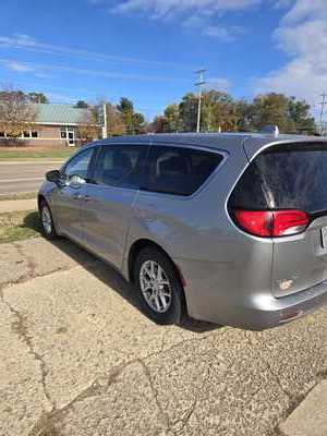 2017 Chrysler Pacifica, $8990. Photo 7