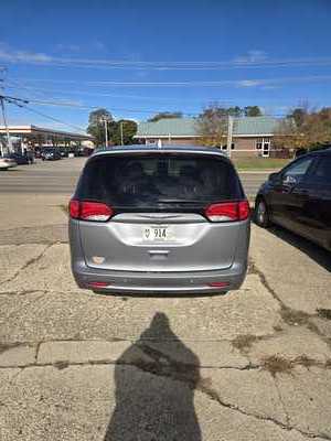 2017 Chrysler Pacifica, $8990. Photo 8