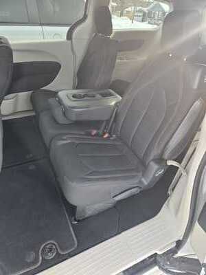 2017 Chrysler Pacifica, $9990. Photo 6