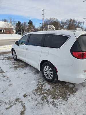 2017 Chrysler Pacifica, $9990. Photo 7