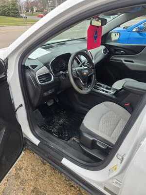 2018 Chevrolet Equinox, $9995. Photo 5