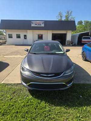 2015 Chrysler 200, $5990. Photo 2