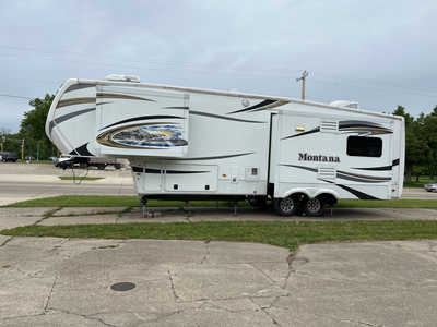 2014 Fifth Wheel Montanna, $27000. Photo 2