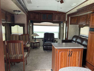 2014 Fifth Wheel Montanna, $27000. Photo 3