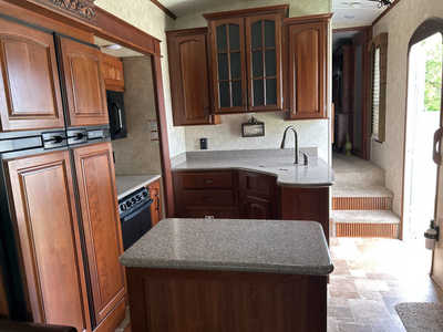 2014 Fifth Wheel Montanna, $27000. Photo 4