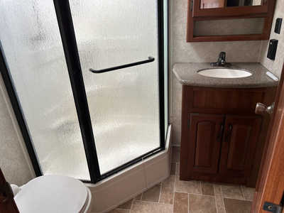 2014 Fifth Wheel Montanna, $27000. Photo 6