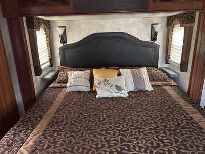 2014 Fifth Wheel Montanna, $27000. Photo 8