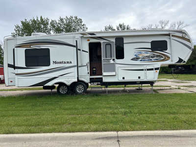 2014 Fifth Wheel Montanna, $27000. Photo 1