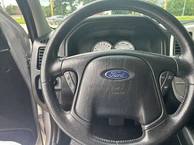 2005 Ford Escape, $4695. Photo 11