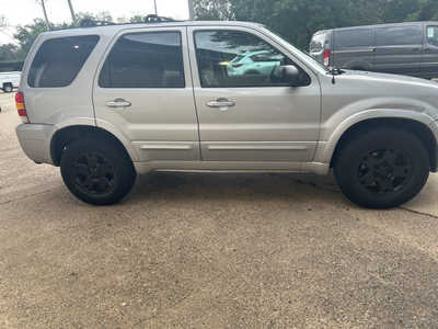 2005 Ford Escape, $4695. Photo 2